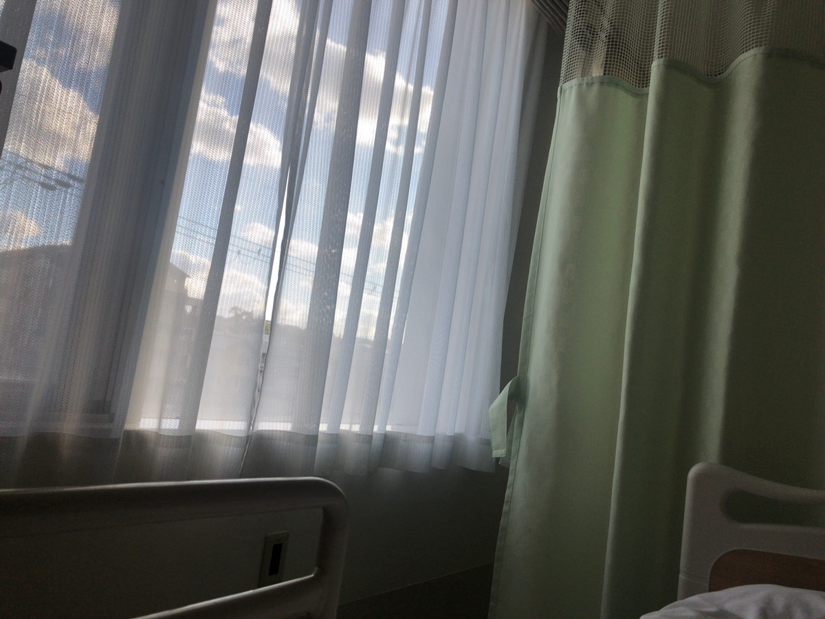 病室の窓